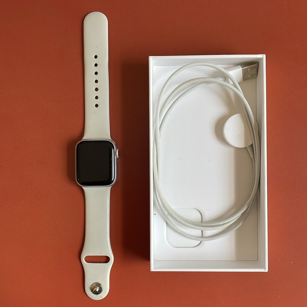 Apple Watch Series 5 40mm (GPS + Cellular)